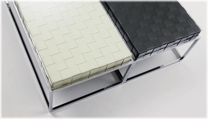 �x���g�e�[�u���̓V�́A�����N�����K���X5mm�����A�悹�Ă���܂��B���̉��́A�\�ʍĐ���v�x���g�\��f�U�C���ł��B�B